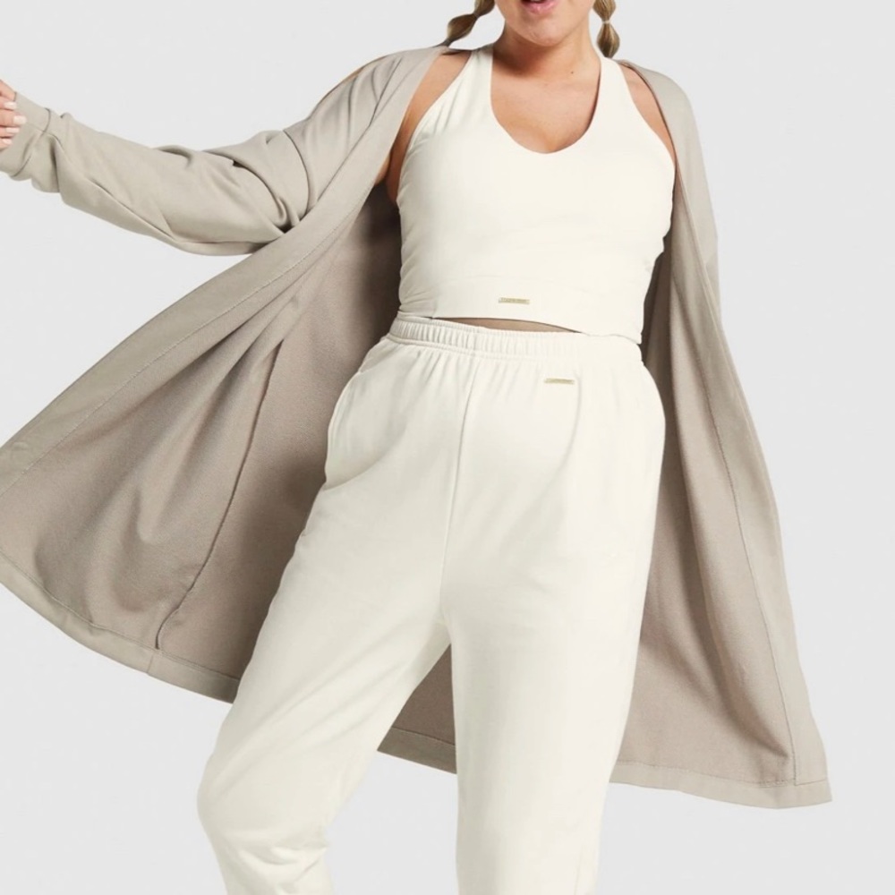 GYMSHARK WHITNEY SIMMONS V3 OVERSIZED ROBE IN MINK - MEDIUM